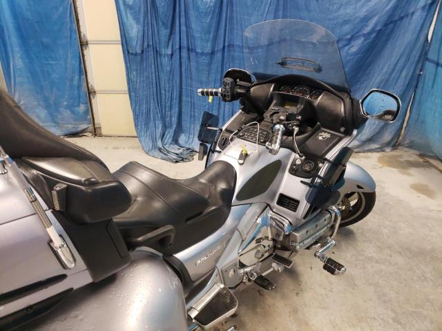 1HFSC47GX9A803244 - 2009 HONDA GL1800 SILVER photo 5