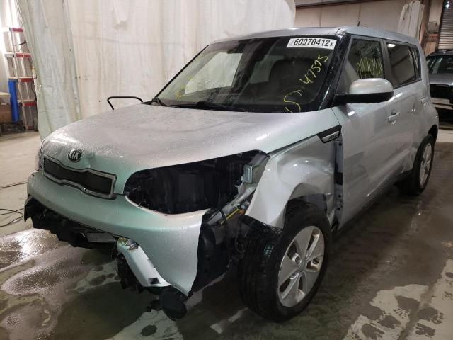 KNDJN2A24G7849809 - 2016 KIA SOUL SILVER photo 2