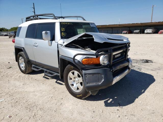 JTEZU11F78K004823 - 2008 TOYOTA FJ CRUISER SILVER photo 1