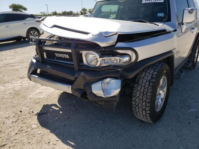 JTEZU11F78K004823 - 2008 TOYOTA FJ CRUISER SILVER photo 9