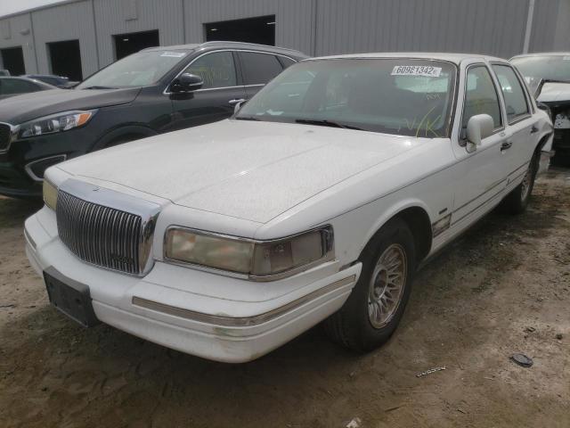 1LNLM82W6TY676925 - 1996 LINCOLN TOWN CAR S WHITE photo 2