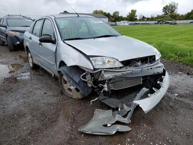 1FAHP34N57W108858 - 2007 FORD FOCUS ZX4 SILVER photo 1