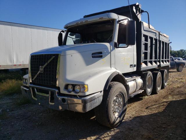 4V5KC9GH93N332476 - 2003 VOLVO VHD WHITE photo 2