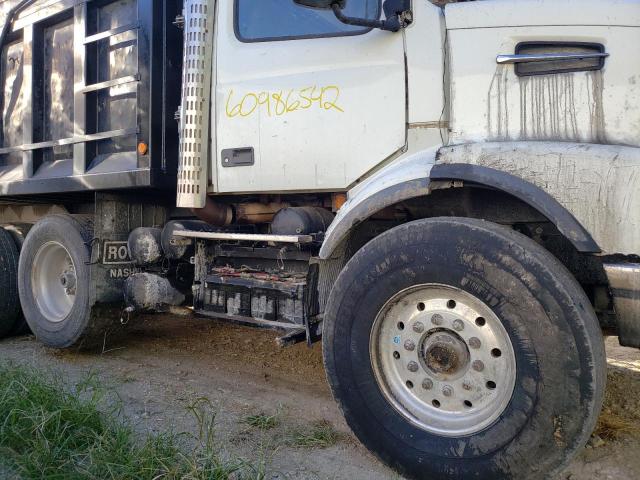 4V5KC9GH93N332476 - 2003 VOLVO VHD WHITE photo 9