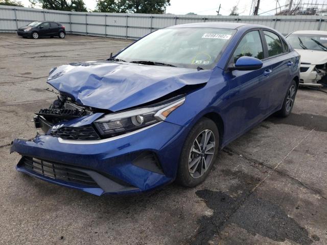 3KPF24AD4NE445367 - 2022 KIA FORTE FE BLUE photo 2