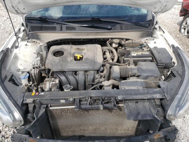 3KPF24AD1KE027022 - 2019 KIA FORTE FE WHITE photo 7