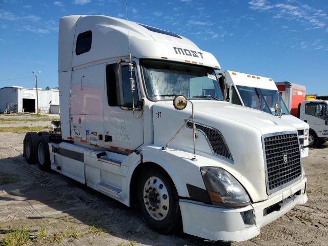 4V4NC9GH15N377657 - 2005 VOLVO VN VNL WHITE photo 4