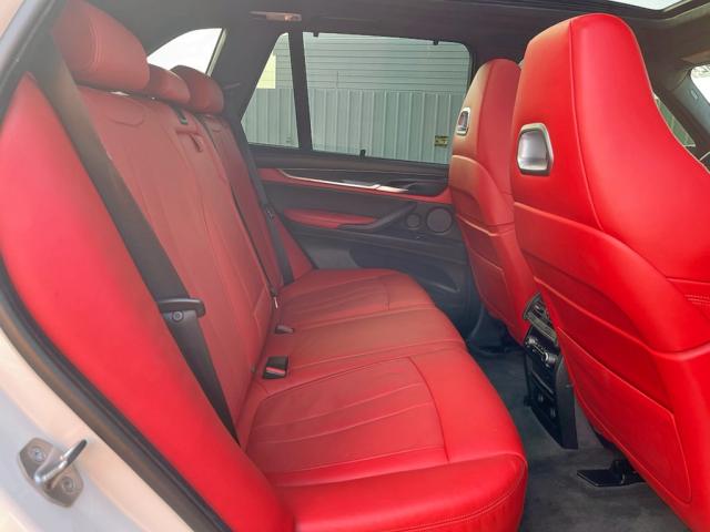 5YMKT6C57H0U38964 - 2017 BMW X5 M WHITE photo 6