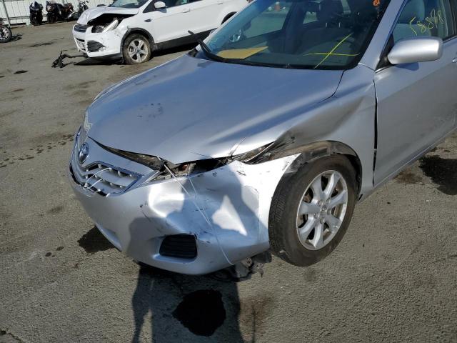 4T4BF3EK7BR174907 - 2011 TOYOTA CAMRY BASE SILVER photo 9