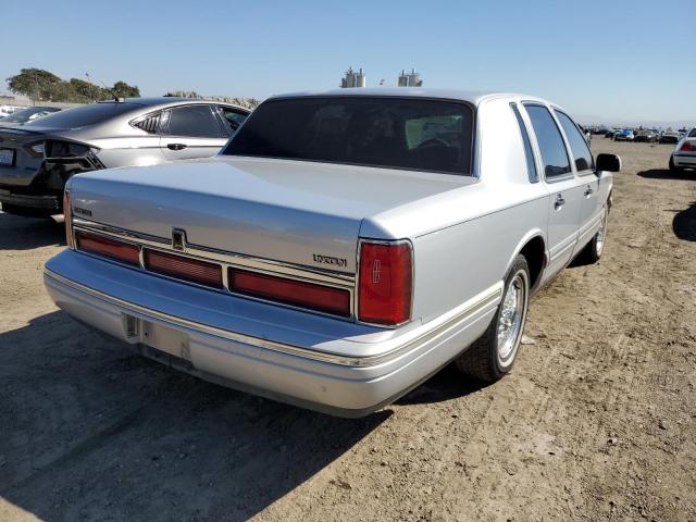 1LNLM82W3VY641066 - 1997 LINCOLN TOWN CAR S SILVER photo 4