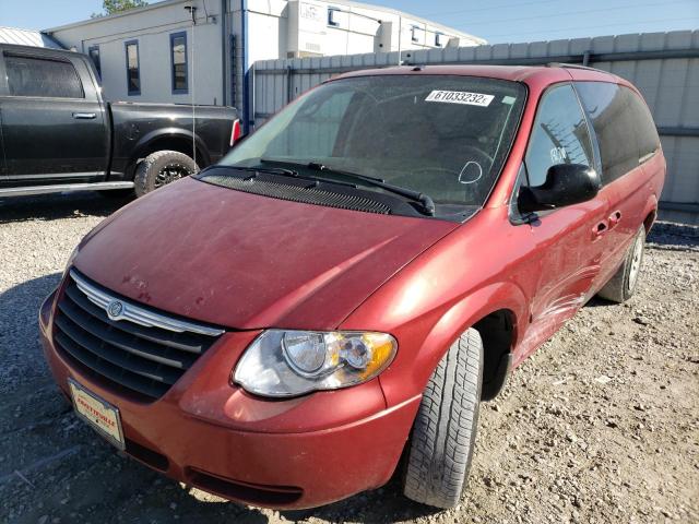 2A4GP44R77R341285 - 2007 CHRYSLER TOWN & COU RED photo 2