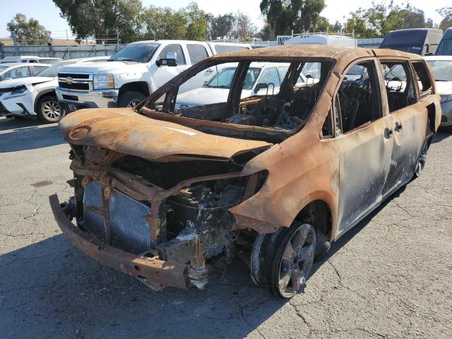 5TDKK3DCXBS134927 - 2011 TOYOTA SIENNA LE SILVER photo 2