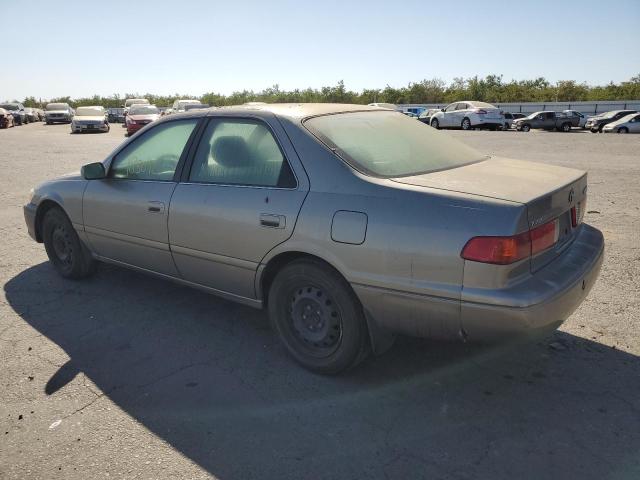 JT2BG22K4Y0521161 - 2000 TOYOTA CAMRY CE TAN photo 2