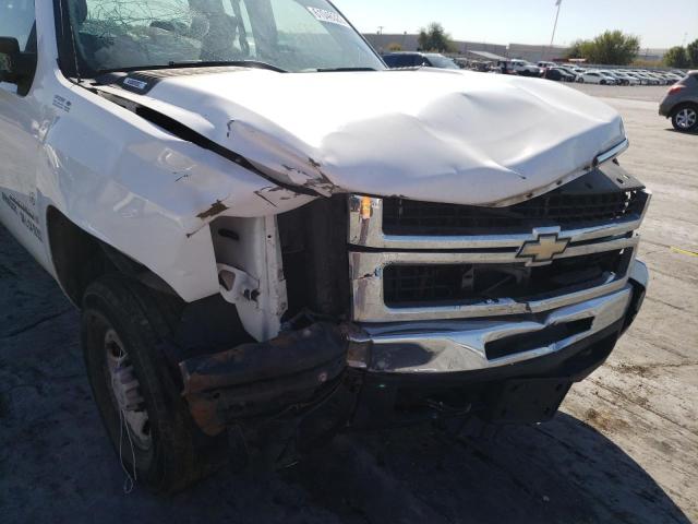 1GCHC49K19E104566 - 2009 CHEVROLET silverado WHITE photo 9