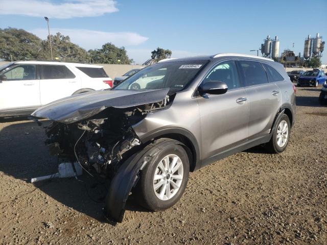 5XYPG4A36KG524082 - 2019 KIA SORENTO L GRAY photo 2