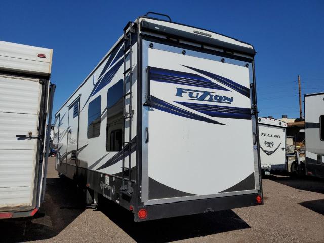 4YDF35723KF810113 - 2019 KEYSTONE FUZION WHITE photo 3