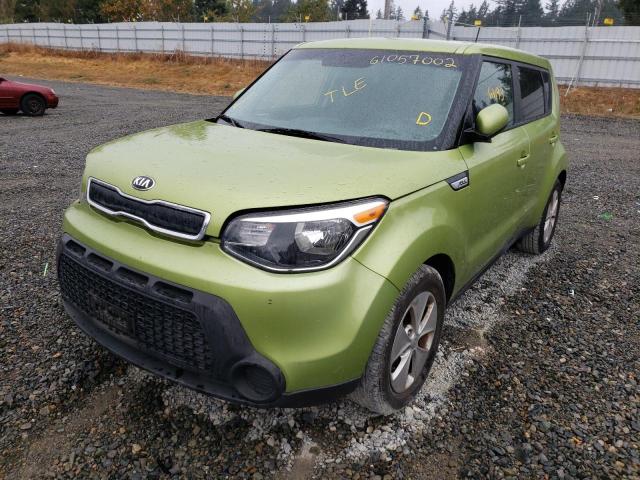 KNDJN2A22F7750016 - 2015 KIA SOUL GREEN photo 2