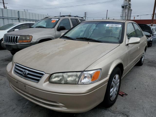 JT2BG22K510579141 - 2001 TOYOTA CAMRY CE GOLD photo 2