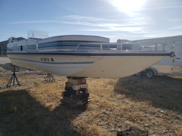 0MCL601BE494 - 1994 LOWE BOAT WHITE photo 1