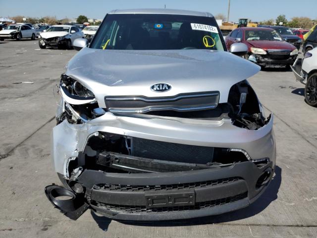 KNDJN2A24K7655189 - 2019 KIA SOUL SILVER photo 9