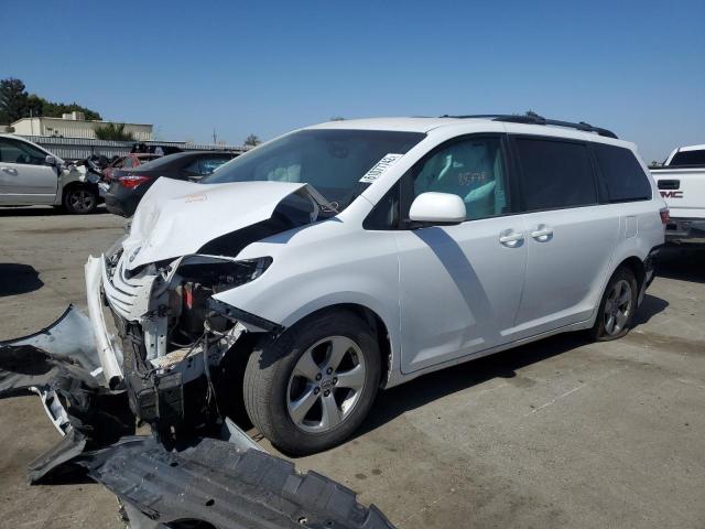 5TDKK3DC0FS608647 - 2015 TOYOTA SIENNA LE WHITE photo 2