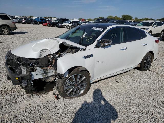 5XXGU4L12LG440965 - 2020 KIA OPTIMA EX WHITE photo 2