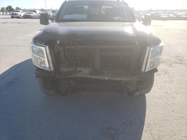 1N6AA1E6XKN522724 - 2019 NISSAN TITAN PLAT GRAY photo 9