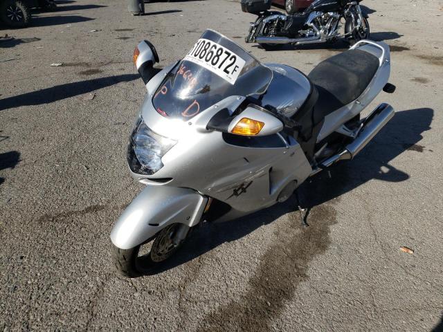 JH2SC35032M500358 - 2002 HONDA CBR1100 XX SILVER photo 2