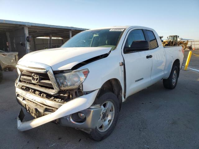 5TFUY5F16BX172776 - 2011 TOYOTA TUNDRA DOU WHITE photo 2