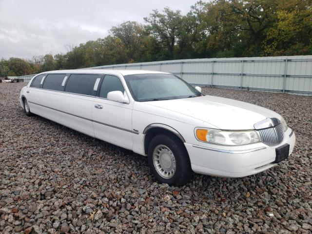 1L1FM81W31Y625332 - 2001 LINCOLN TOWN CAR E WHITE photo 1