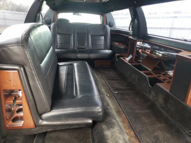 1L1FM81W31Y625332 - 2001 LINCOLN TOWN CAR E WHITE photo 6