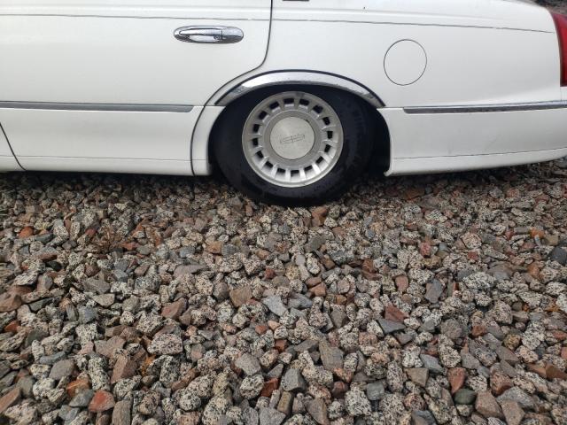 1L1FM81W31Y625332 - 2001 LINCOLN TOWN CAR E WHITE photo 9