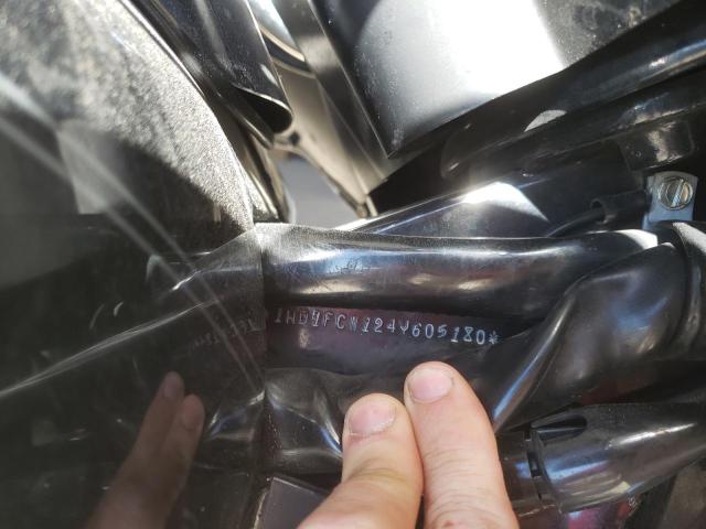 1HD1FCW124Y605180 - 2004 HARLEY-DAVIDSON FLHTCUI 黑色 照片 10