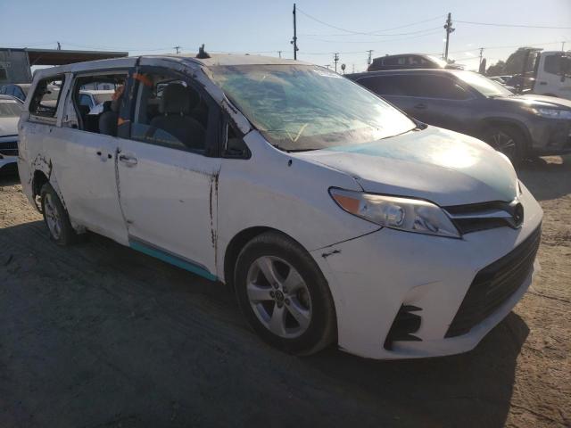 5TDKZ3DC7JS923238 - 2018 TOYOTA SIENNA LE WHITE photo 1