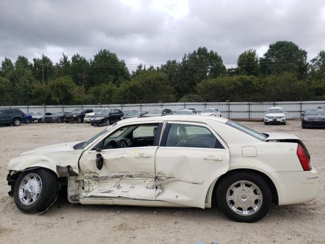 2C3JA53G15H141061 - 2005 CHRYSLER 300 TOURIN WHITE photo 10