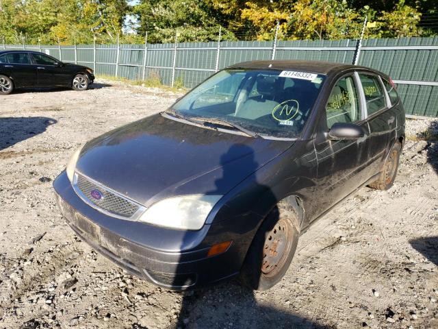 1FAFP37NX7W255650 - 2007 FORD FOCUS ZX5 GRAY photo 2