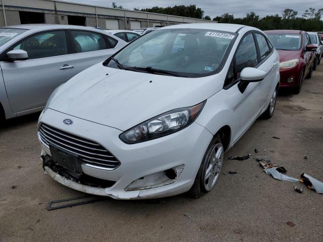 3FADP4BJ5JM142200 - 2018 FORD FIESTA SE WHITE photo 2