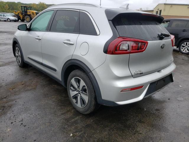 KNDCC3LC7H5054258 - 2017 KIA NIRO EX SILVER photo 3