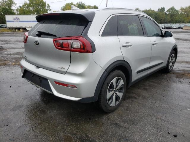 KNDCC3LC7H5054258 - 2017 KIA NIRO EX SILVER photo 4