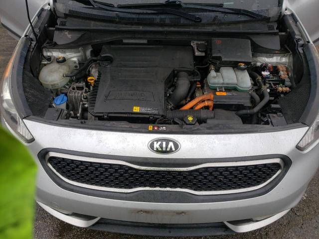 KNDCC3LC7H5054258 - 2017 KIA NIRO EX SILVER photo 7