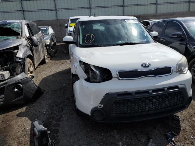 KNDJN2A26F7141186 - 2015 KIA SOUL WHITE photo 9