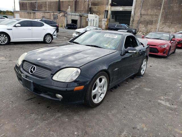 WDBKK65F54F305370 - 2004 MERCEDES-BENZ SLK 320 BLACK photo 2