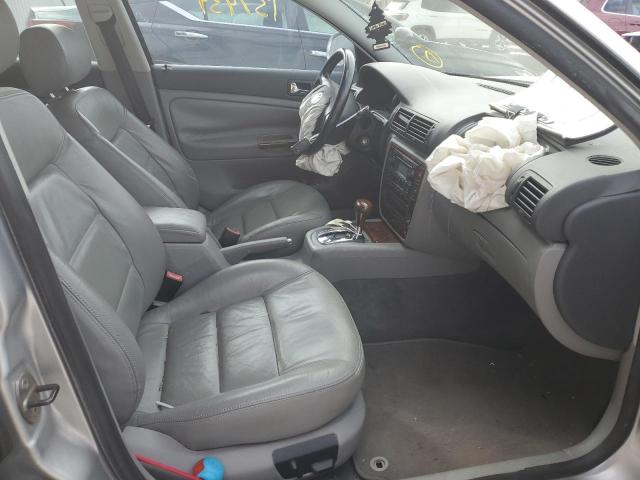 WVWRU63B45E066766 - 2005 VOLKSWAGEN PASSAT GLX Gümüş foto 5