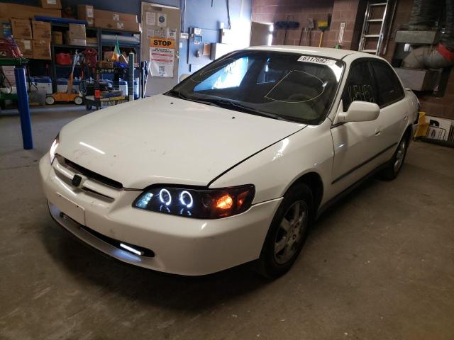 3HGCG6655YG704444 - 2000 HONDA ACCORD LX WHITE photo 2