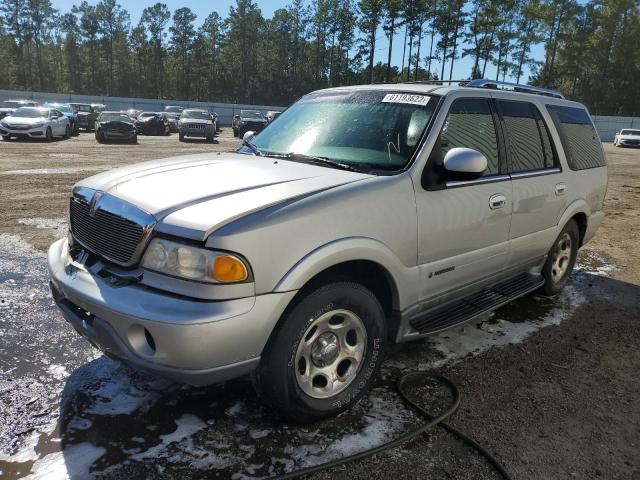 5LMFU28A4YLJ22001 - 2000 LINCOLN NAVIGATOR 银色 照片 2