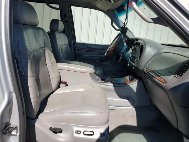 5LMFU28A4YLJ22001 - 2000 LINCOLN NAVIGATOR 银色 照片 5