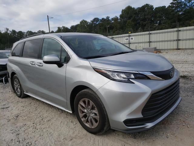 5TDKRKEC2NS103972 - 2022 TOYOTA SIENNA LE SILVER photo 1