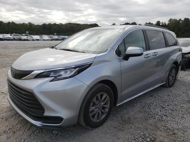 5TDKRKEC2NS103972 - 2022 TOYOTA SIENNA LE SILVER photo 2