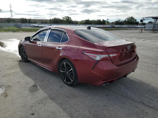 4T1B61HK1JU562711 - 2018 TOYOTA CAMRY XSE RED photo 3