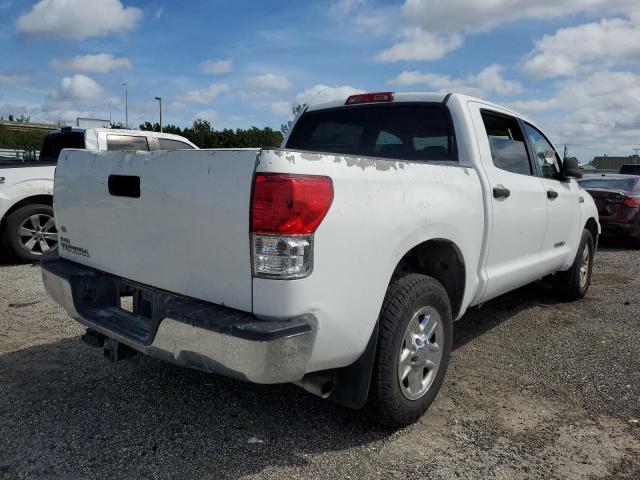 5TFEY5F17BX112025 - 2011 TOYOTA TUNDRA CRE WHITE photo 4